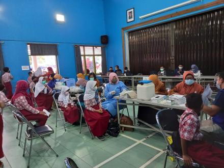 Perdana, Vaksinasi Covid-19 Untuk Anak